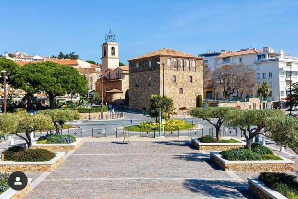 Proche Mer Et Centre Appart 2 Pieces Wifi&Clim Sainte-Maxime Kültér fotó